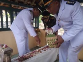 TABUR BUNGA DIMAKAM PAHLAWAN DUWET SARI PLAYEN II