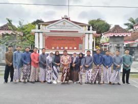 Kamis Pon Kalurahan Playen Gagrak Ngayogyakarta